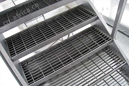Platform grating stair tread