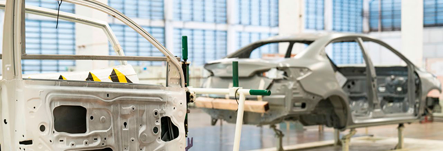 在汽车制造过程中利用超声技术检测接缝的粘结质量