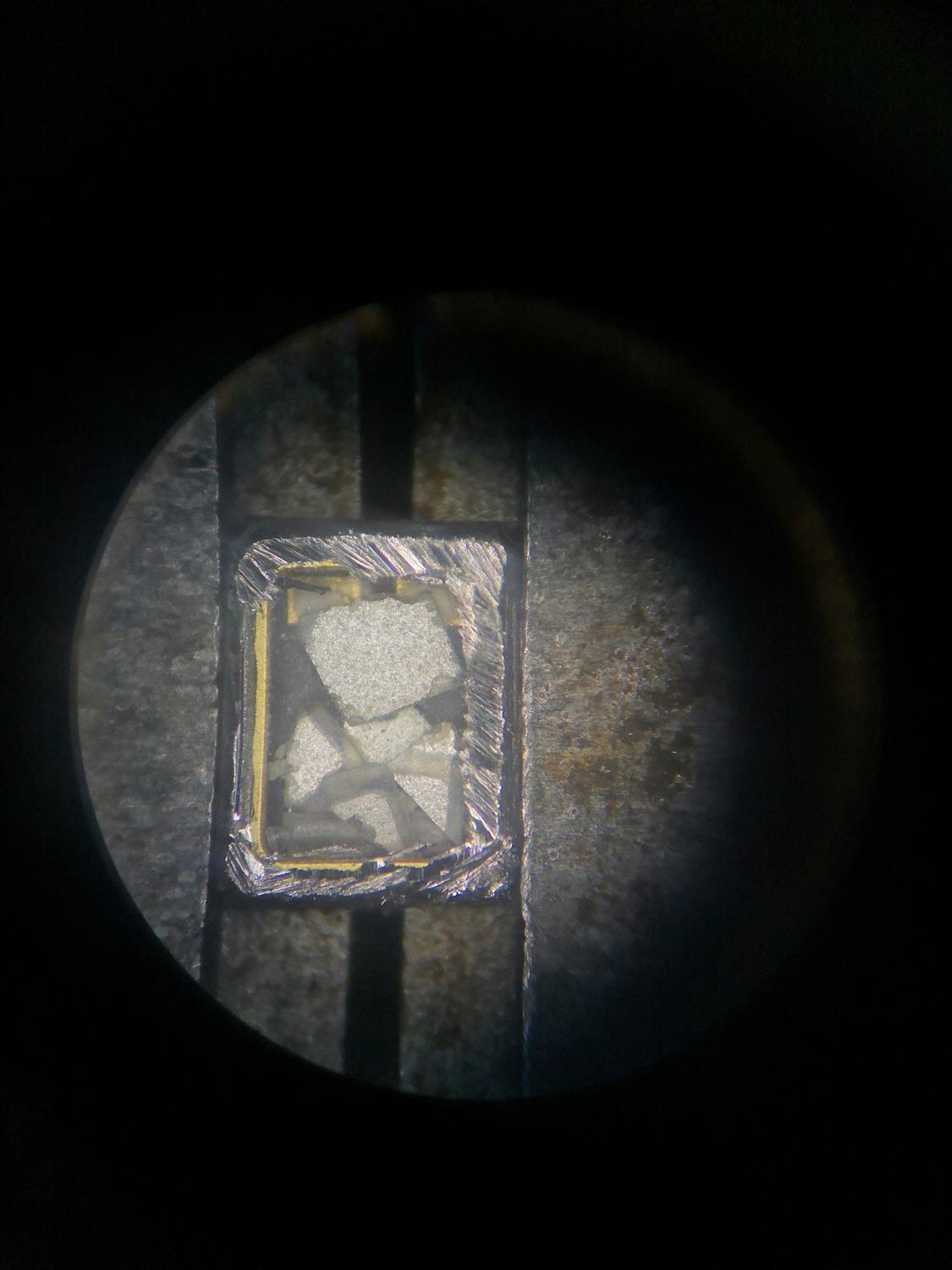 原来晶振被超声波破坏后内部就这样了（图）